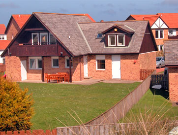 The Water's Edge Enclosed Garden With Access To The Beach